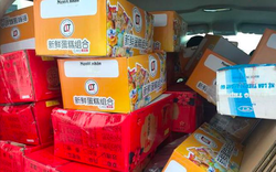 Phát hiện thanh niên mua bánh trung thu của nước ngoài mang từ biên giới về Hà Nội bán kiếm lời