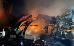 Hà Nội: Hé lộ nguyên nhân vụ cháy cực lớn ở nhà xưởng 2.000m2 trong đêm, nhiều tài sản bị thiêu rụi