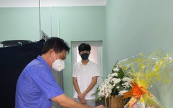 Không thể về quê, nam sinh viên Lào chịu tang cha ngay tại ký túc xá trường