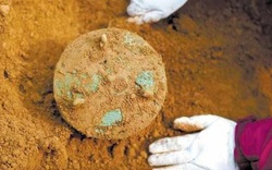 Đang đào đất nung gạch bỗng phát hiện bảo vật thần bí vô giá 3.000 năm
