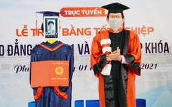 Lần đầu tiên ở Việt Nam: Robot thay sinh viên nhận bằng tốt nghiệp