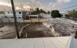 Nóng: Sóng thần 'nhấn chìm' quốc đảo Tonga sau núi lửa phun trào, quốc vương cũng phải tháo chạy khỏi cung điện