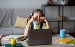 Chuyên gia chia sẻ bí quyết bảo vệ mắt cho trẻ khi học online trong mùa dịch