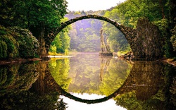 Khám phá vẻ đẹp mê hồn cây "cầu của quỷ" ẩn mình trong rừng sâu nước Đức