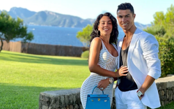 Bạn gái Ronaldo bị người thân tố vong ơn bội nghĩa