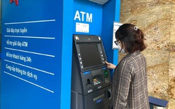 Cận Tết, ATM vắng khách, app ngân hàng nghẽn mạng