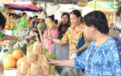 Hàng trăm đặc sản 3 miền “đổ” về TP.HCM phục vụ Tết Nguyên đán 2022