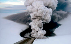 Cảnh báo núi lửa phun trào có thể đẩy nhân loại đến bờ vực thảm hoạ