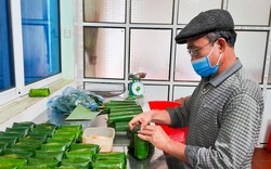 Bắc Giang: Thứ thịt trộn thính, gói lá chuối thành đặc sản đắt khách, mỗi ngày bán vài nghìn quả