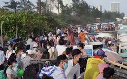 Nghỉ Tết dương lịch, hàng nghìn du khách chen chúc tắm biển tại Vũng Tàu
