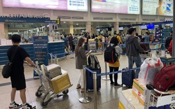 Lượng khách đổ về sân bay Tân Sơn Nhất giảm mạnh ngày 28 Tết