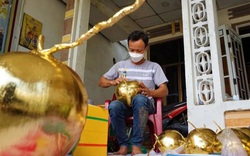 Dừa dát vàng in hình linh vật hổ, hàng "độc" chơi Tết
