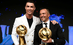 "Siêu cò" Mendes bay gấp tới Anh, Ronaldo sắp rời M.U?