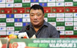 HLV Trương Việt Hoàng: "Tôi không thể mạo hiểm với Lee Nguyễn"