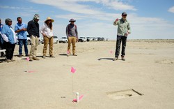 Bất ngờ phát hiện những "dấu chân ma" bí ẩn  trên sa mạc