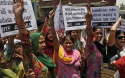 Xót xa thiếu nữ Ấn Độ bị cưỡng hiếp đến mang thai rồi bị thiêu sống