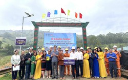 PC Kon Tum bàn giao công trình "Thắp sáng đường quê" tại thôn Làng Mới