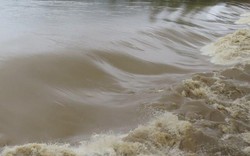 TT-Huế: Lật thuyền giữa nước lũ chảy xiết, 1 người tử vong