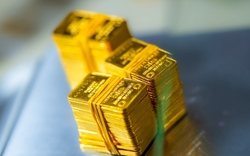 Giá vàng hôm nay 17/10: Vàng tăng nhẹ đầu tuần song vẫn mắc kẹt ở vùng giá thấp