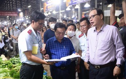 3 giờ sáng, Bộ trưởng Lê Minh Hoan khảo sát chợ đầu mối Bình Điền