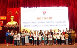 Huyện Đoàn Thanh Oai trao vốn sinh kế cho trẻ em khó khăn