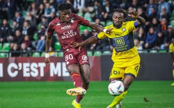 Đội trưởng mắc lỗi đáng trách, Pau FC thua đau Metz