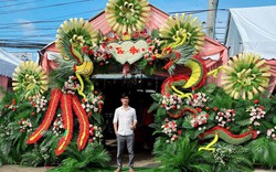 Làm cổng cưới lá dừa miền Tây đẹp "phát hờn", thầy giáo làng ở Long An bất ngờ "phát dương quang đại" nghề ông cha