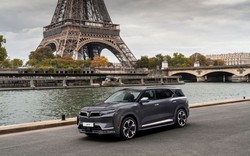 Báo Pháp: 4 mẫu SUV của VinFast 'làm mưa làm gió' tại Paris Motor Show 2022