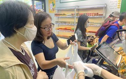 Bầu Đức mở cửa hàng thịt heo ăn chuối tại Hà Nội, chị em tíu tít xếp hàng mua hết veo