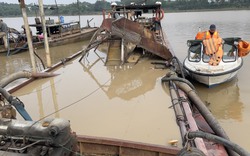 Công an Quảng Trị liên tục bắt tàu khai thác cát trái phép trên sông Thạch Hãn