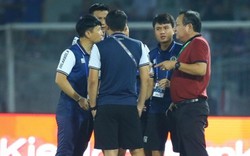 Thi đấu tệ hại trong hiệp 1, nội bộ Hà Nội FC làm điều "có 1 không 2"