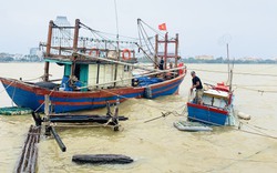Quảng Bình: Cứu tàu cá cùng 12 ngư dân gặp nạn trên biển