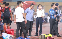 Chứng kiến Hà Nội FC thắng đậm, bầu Hiển xuống sân động viên... SHB Đà Nẵng