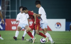 Trọng tài gây tranh cãi trong chiến thắng "4 sao" của U17 Việt Nam 