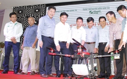 Khuyến nông Quốc gia tặng 10 máy bay không người lái cho các tổ khuyến nông cộng đồng tại Quảng Trị