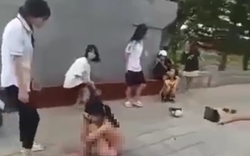 Nhóm nữ sinh đánh đập, lột quần áo của một nữ sinh cùng trường