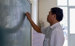 Hà Nội: Thầy giáo dành hơn 10 năm miệt mài dạy miễn phí cho học sinh