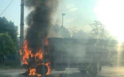 Vĩnh Phúc: Ô tô cháy rụi sau va chạm, 2 người tử vong