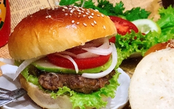 Tự làm bánh Hamburger từ A đến Z, thơm ngon như ngoài hàng