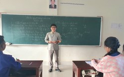 Người thầy 8 năm "gieo" chữ trên nước Lào 