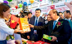 Chủ tịch nước Nguyễn Xuân Phúc thăm gian hàng đặc sản Đắk Lắk tại “Tuần hàng Việt Nam tại Thái Lan 2022”