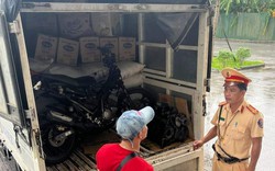 TT-Huế: Bắt giữ xe tải vận chuyển lượng lớn hàng lậu được ngụy trang tinh vi 