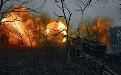 Kherson trở lại thành 'tuyến lửa', tiếng đạn pháo rung chuyển cả thành phố suốt cả ngày