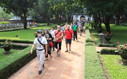 Lượng khách du lịch đến Hà Nội tăng mạnh trở lại