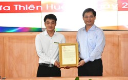 TT-Huế: Trao thư khen của Chủ tịch nước cho thanh niên dũng cảm cứu cô gái nhảy cầu tự tử 