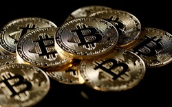 Giá Bitcoin hôm nay 26/11: Giá bitcoin tăng nhẹ, hình thành phân kỳ tăng hàng tuần
