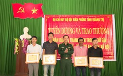 Giao nộp 8 gói tinh chất màu trắng, ngư dân Quảng Trị được tuyên dương, khen thưởng