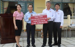 Quảng Ngãi: Agribank trao tặng sách cho học sinh có hoàn cảnh khó khăn tại huyện miền núi Minh Long