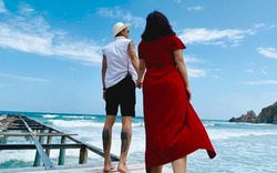Hồng Đăng chia sẻ ảnh tình tứ bên vợ: "14 năm nắm tay đi qua những ngày giông bão"