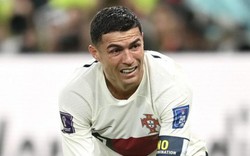 Sốc: Ronaldo bị CĐV tạt nước ngày Bồ Đào Nha rời World Cup 2022